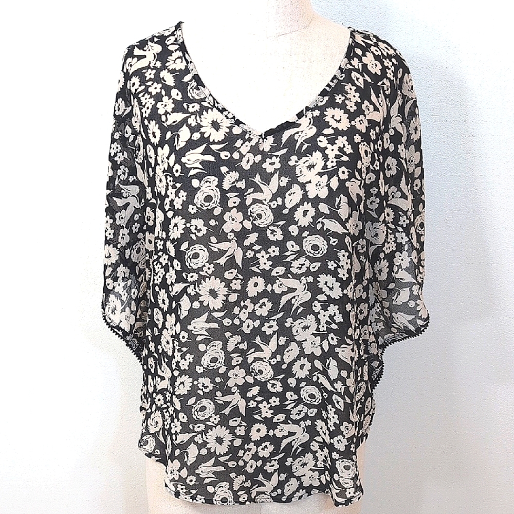 Belle Du Jour sheer poncho capelet top w birds & flowers. XL